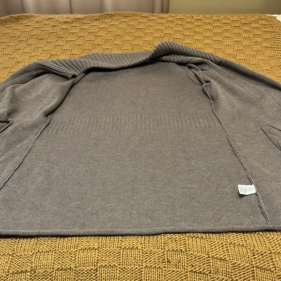 Beautiful Athleta Cold weather sweater - Picture 7 of 8